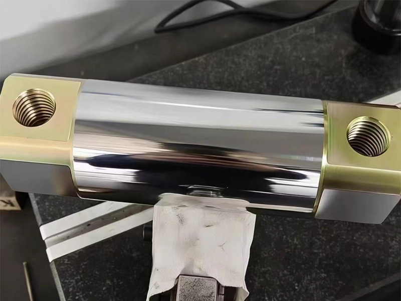 Burnishing process improving surface finish of stainless steel pipe fittings by plastic deformation